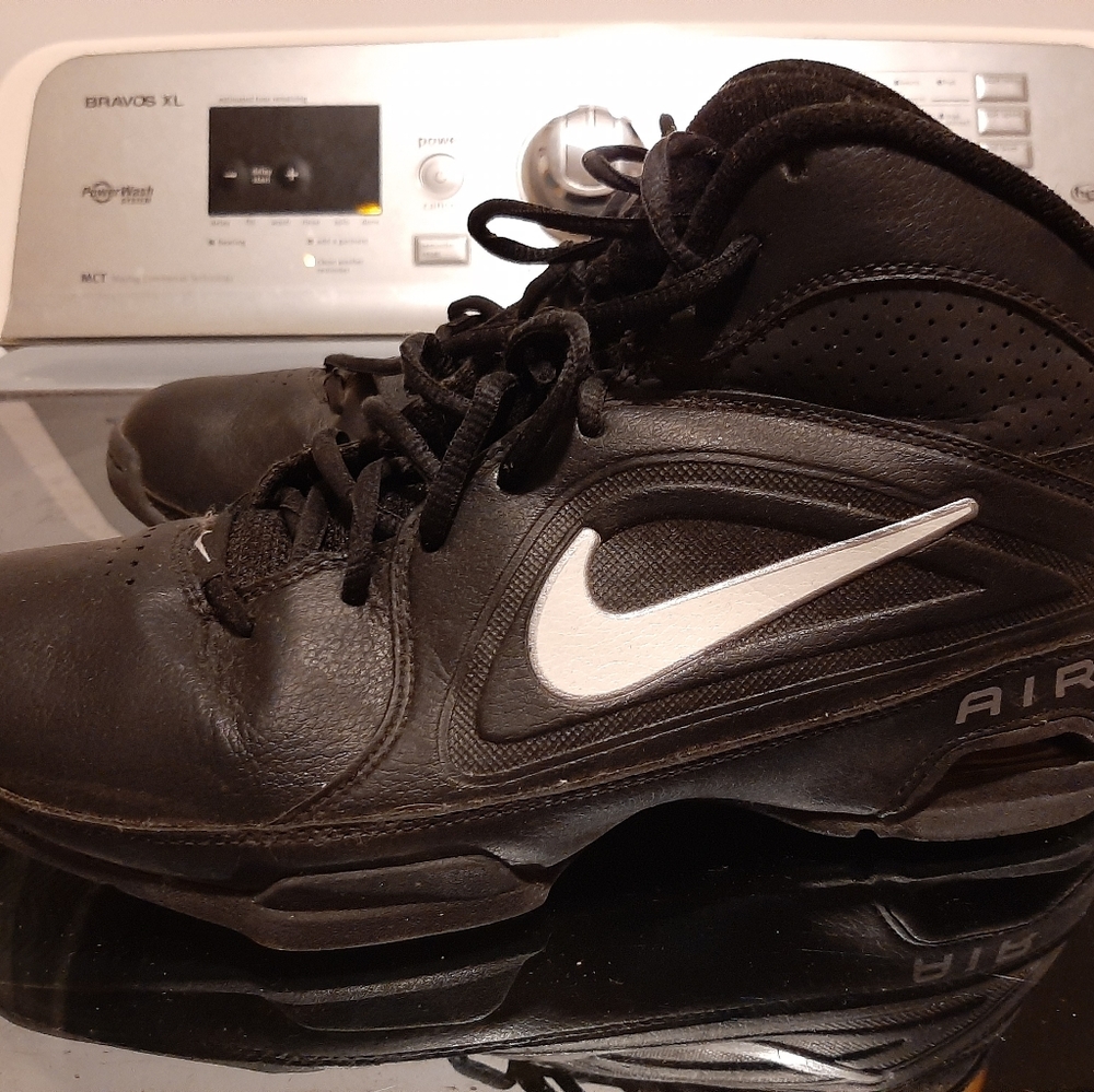 Black Nike Basketball/Court Shoes